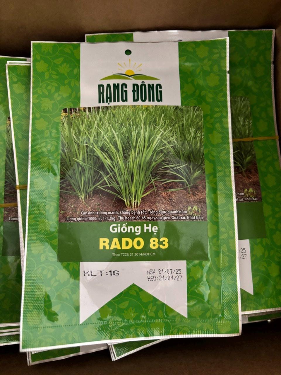 hạt giống hẹ-chives seeds-1g- seeds only- garden herbs- garlic chives